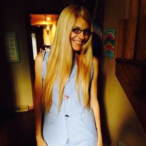 Meet your Posher, Adrienne